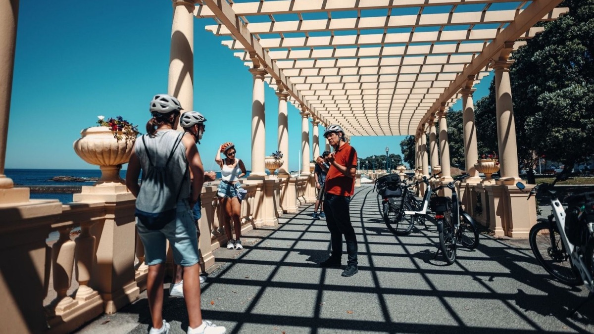 Jpy2 electric bike ocean porto tour photo stop
