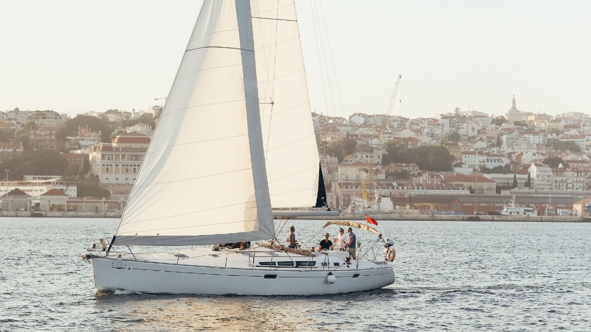 KAtI private boat tour lisbon