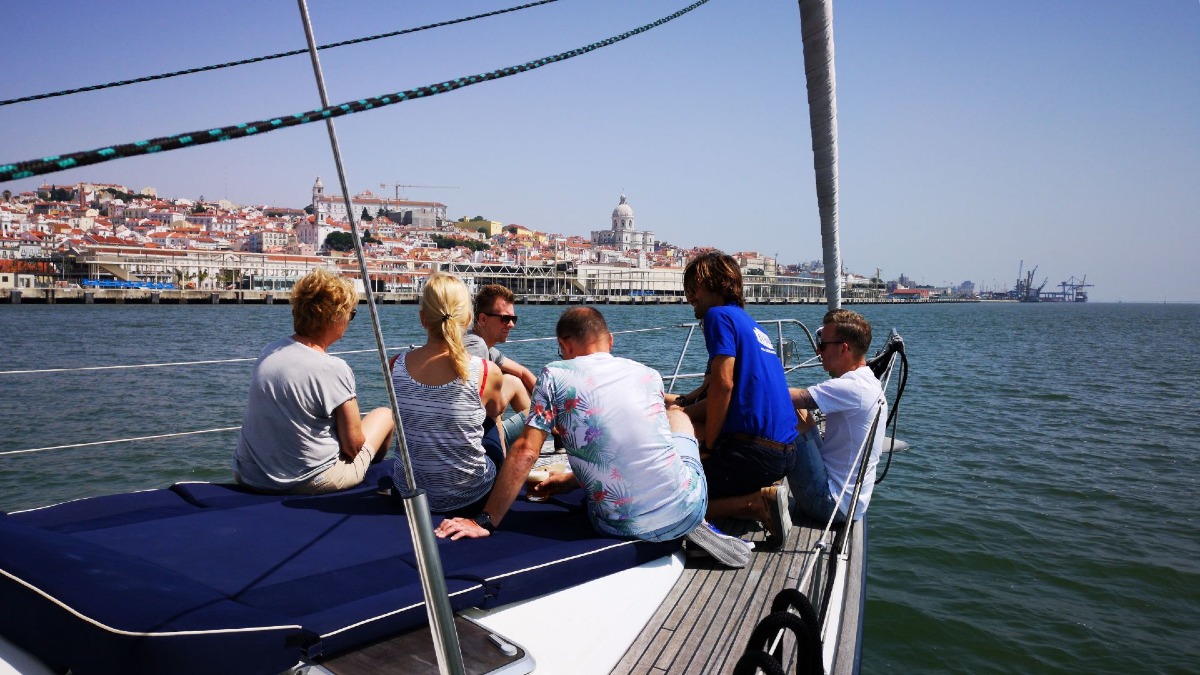ckK1 luxury private boat tour lisbon group