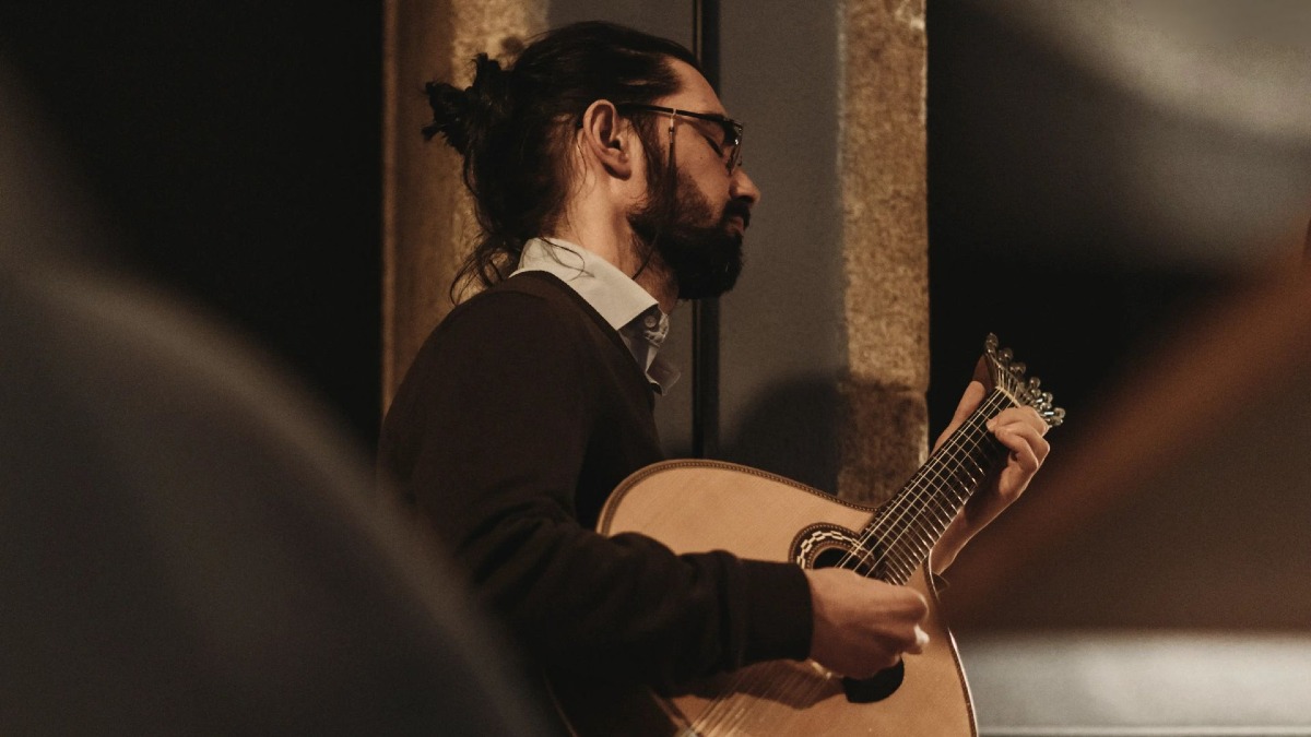 fLLQ Fado Live Guitar Performance Porto Wine Bar