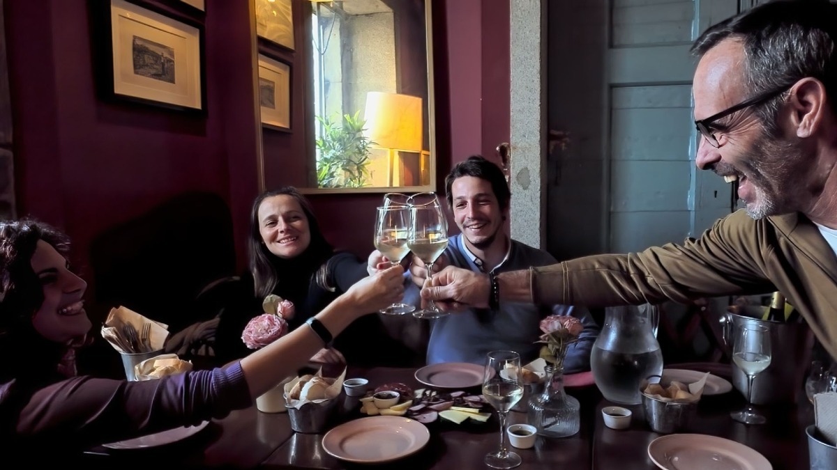 Wine tasting in Porto featuring Douro and Alentejo wines paired with regional cheeses during our Wine Tour | Cooltour Oporto